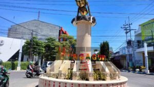 Warganet Ramai-ramai Koreksi Monumen Kendang Tulungagung