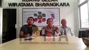 Polisi Bantah Penggerebekan di Desa Aurstanding OI, Tidak Sesuai Prosedur