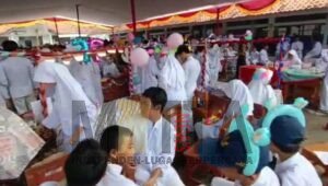 SMPN 6 Karawang Menggelar Bazar Makanan dan Jajanan