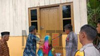 Polda Sulbar Serahkan Kunci Bedah Rumah kepada Warga Simboro