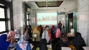 Rumah BUMN Bukit Asam Gelar Pelatihan untuk Pengrajin Batik Kujur