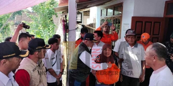 Bupati Tulungagung Tinjau Lokasi Bencana Tanah Longsor di Pagerwojo