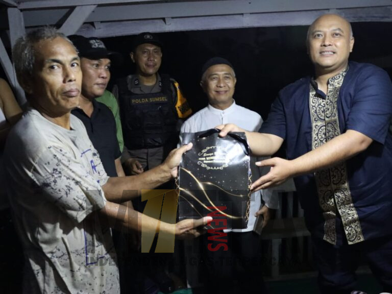 Diguyur Hujan Kapolres Witdiardi Sambangi Poskamling Mangga Besar Prabumulih