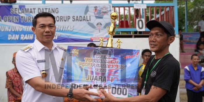 Bupati Kapuas Hulu Tutup Turnamen Porup Sadali Cup, Diikuti 46 Tim dari 5 Kecamatan