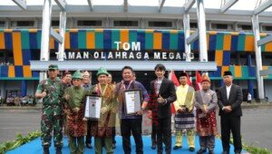 Herman Deru Resmikan Taman Olahraga dengan Bangunan Terbesar Berbentuk Tanjak di Lubuklinggau