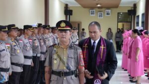 Kapolres Kapuas Hulu Lantik Ipda Hotasi Sinaga Jabat Kapolsek Embaloh Hilir, Iptu Bardiyono Purna Bakti