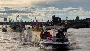 Sambut Ramadhan 1444 H Masyarakat Jongkong Pawai Sampan Hias di Sungai Kapuas