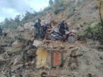 Jalan Poros Nosu-Pana Mamasa Tertimbun Material Longsor