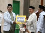Safari Ramadhan, Pj Gubernur Sulbar Serahkan Hibah Pemprov ke Pemkab Polman