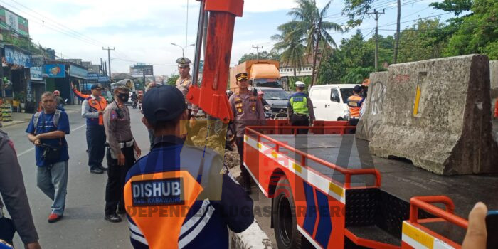 Jelang Arus Mudik Lebaran, Polres dan Dishub Karawang Mulai Tutup Arah Putaran Jalan