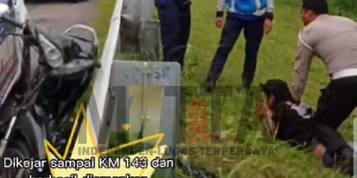 Waduh! Pengendara Sepeda Motor ini Nekat Masuk Tol Cileunyi, Ini Motifnya