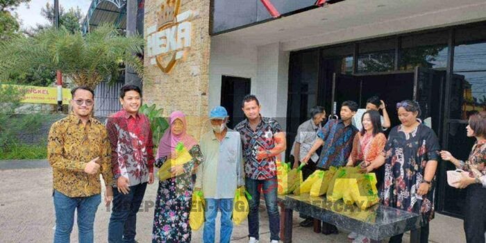 Sambut Idul Fitri 1444 H, Kafe Hexa Tulungagung Bagikan Ratusan Sembako