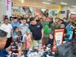 Bobby Nasution dan 100 Anak Yatim Dhuafa Belanja Kebutuhan Lebaran