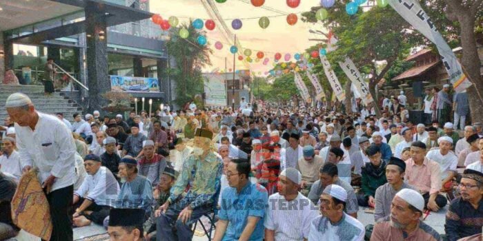 Ribuan Jemaah Salat Idul Fitri 1444 H di Masjid Al Fattah Tulungagung