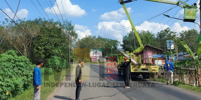 PJ Bupati Apriyadi Tanggapi Aduan Warga Jalan Rusak di Bandar Jaya dan Padamnya Lampu Jalan