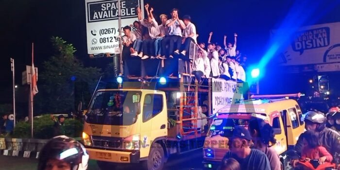 Masyarakat Karawang Antusias Rayakan Takbiran Sambut Idul Fitri 1444 H 