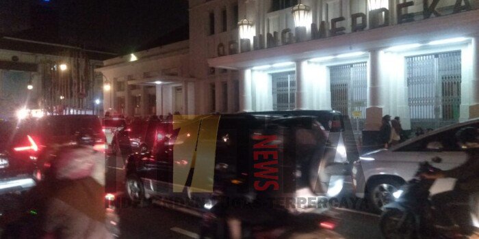 Malam Takbiran, Arus Lalin di Jalan Asia Afrika Kota Bandung Padat Merayap