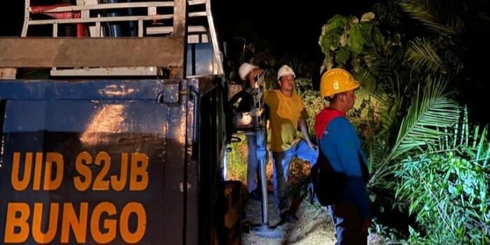 Cuaca Ektrim, PLN Gerak Cepat Atasi Gangguan Kelistrikan Akibat Banjir di Kabupaten Tebo