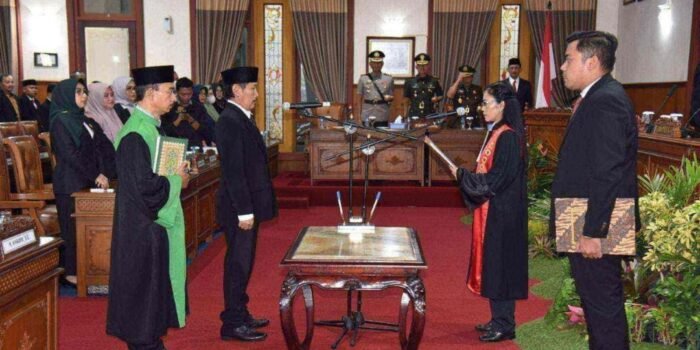 Ucapkan Sumpah Janji saat Rapat Paripurna, Ali Masrup Resmi Jabat Wakil Ketua DPRD Tulungagung