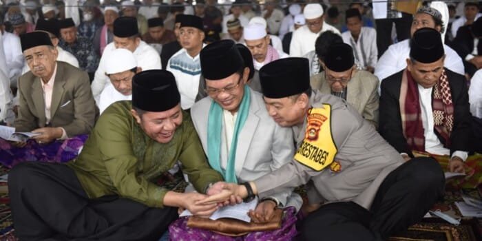 Wali Kota Harnojoyo Sholat Ied Bersama Gubernur Sumsel