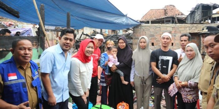 Feby Deru Tinjau Kondisi Korban Kebakaran Sekaligus Serahkan Bantuan