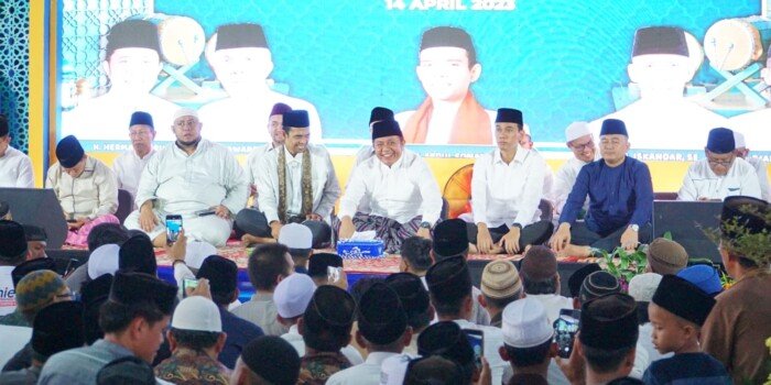 Herman Deru dan Ribuan Jemaah Hadiri Tabligh Akbar UAS Peringati Nuzulul Qur’an 1444 di Masjid Al-Hayza Pedamaran OKI