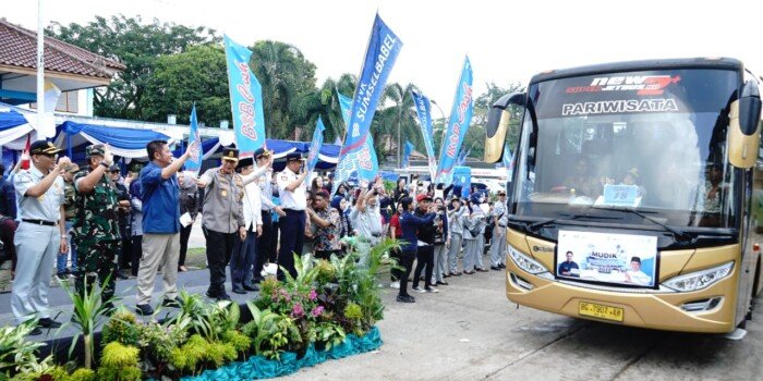 Herman Deru Berangkatkan Ratusan Pemudik Asal Sumsel ke Sejumlah Daerah di Pulau Sumatera dan Jawa