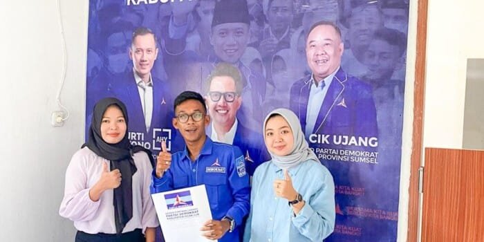 Niat Mengabdikan Diri kepada Masyarakat, Caleg Muda ini Naik Motor ke DPC Demokrat Ogan Ilir