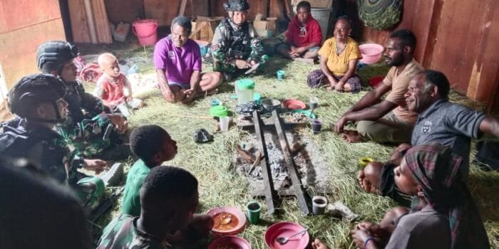 Kedatangan Satgas Yonif Raider 200/BN Disambut Warga Sukacita