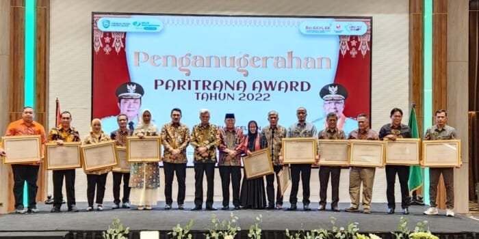 Pemprov Sumsel dan BPJS Ketenagakerjaan Kanwil Sumbagsel serahkan Paritrana Award 2022