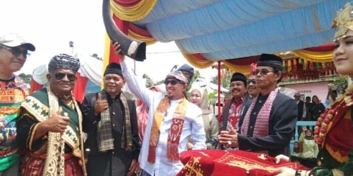 Tanduk Kerbau di Peragakan di Nagari Minangkabau Baralek Gadang