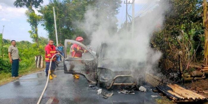 Mobil Daihatsu Espass di Tulungagung Ludes Terbakar, Penyebabnya? 