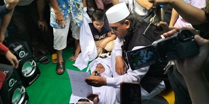 Sumpah.. Saya Tidak Pernah Melakukan Perbuatan Cabul Terhadap AR