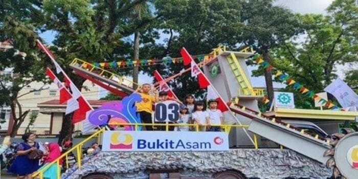 Hut ke-77 Pemprov Sumsel Laksanakan Karnaval Mobil Hias, PT Bukit Asam Raih Juara Pertama
