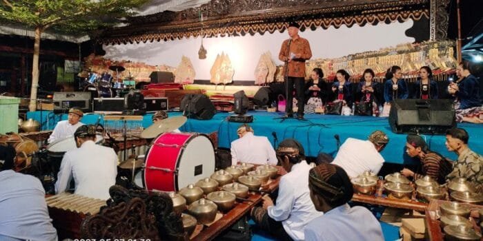 Hadiri Bersih Desa Dukuh, Wabup Tulungagung Apresiasi Cerita Lakon Gatotkaca Winisuda