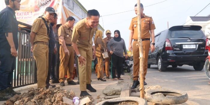 Warga Lapor ke Medsos Ratu Dewa, Saluran Air Warga Gandus Langsung Bernafas Lega