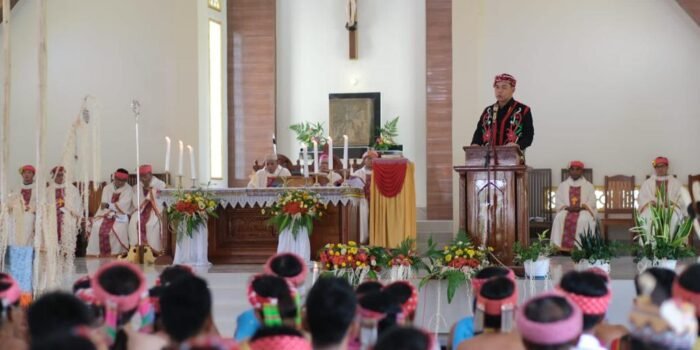 Bupati Kapuas Hulu Menghadiri Perayaan Misa Dange Inkulturasi di Padua Mendalam