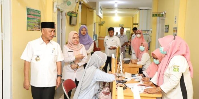 Hari Pertama Kerja, Pj Bupati Apriyadi Langsung Sidak Pelayanan Publik