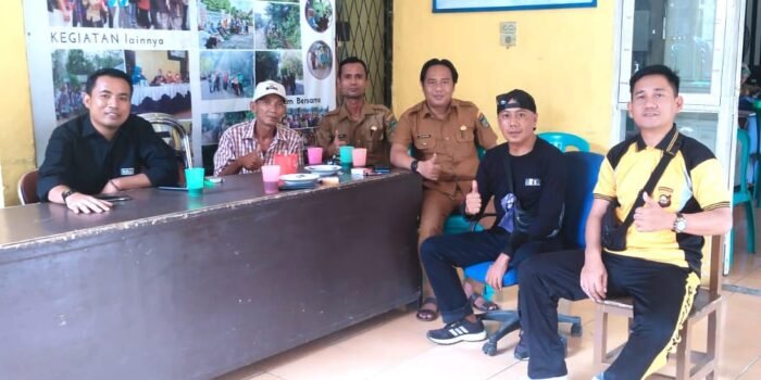 Sosialisasi Seklur Muara Dua dan Bhabinkamtibmas Polres Prabumulih Tentang Sampah serta Karhutla