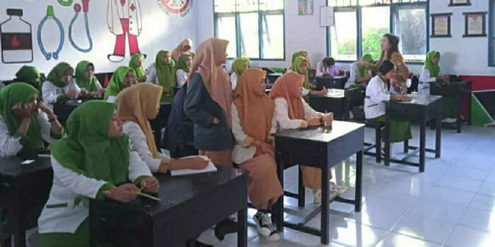 Pemberian TTD oleh Dinkes Mamuju Berdampak Positif bagi Remaja Putri di Sekolah