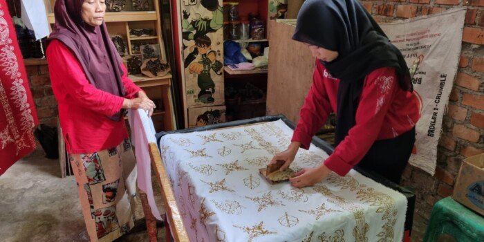 Bermula dari Gudang, UMK Batik Binaan PTBA Sukses Naik Kelas