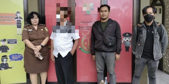 Kejari Tulungagung Terima Penyerahan Tersangka dan BB Perkara Miras Kafe Sumo