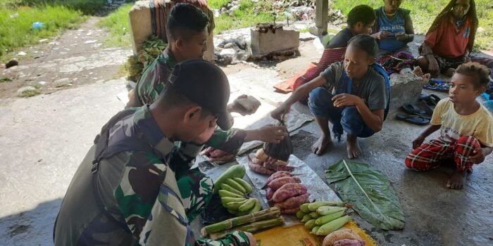 Senang, Hasil Kebun Mama-Mama Diborong Satgas Yonif Raider 200/BN