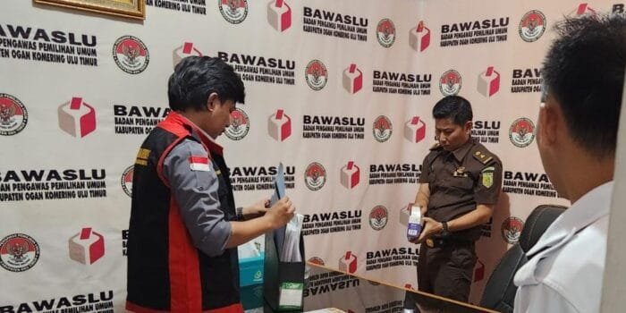 Kejari OKU Timur Geledah Kantor Bawaslu