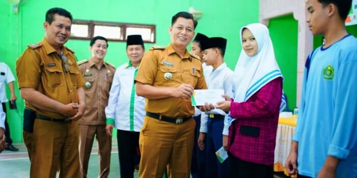 Pemkab-BAZNAS Sinergi Saluran Bantuan Beasiswa untuk Keluarga Kurang Mampu