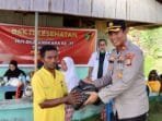 Jelang HUT Bhayangkara ke-77, Polres Fakfak Salurkan Sembako dan Pengobatan Gratis 