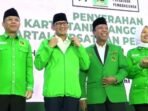 Resmi Jadi Kader PPP, Sandiaga Uno Terima Jaket Hijau dan KTA dari Mardiono