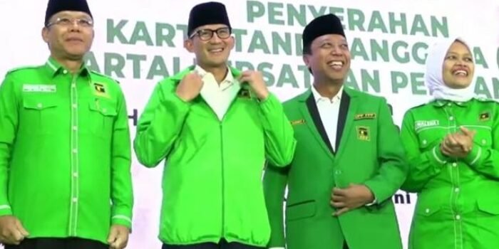 Resmi Jadi Kader PPP, Sandiaga Uno Terima Jaket Hijau dan KTA dari Mardiono