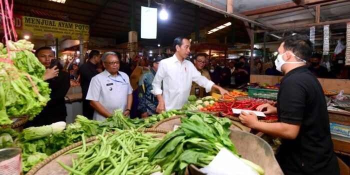 Presiden Jokowi Tinjau Sejumlah Pasar di Kabupaten Bogor Jelang Iduladha