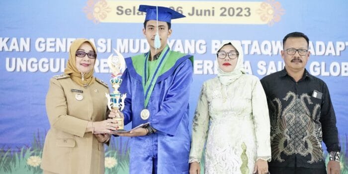 Wakil Bupati Labuhanbatu Hadiri Wisuda Purna Siswa SMK Siti Banun Rantauprapat